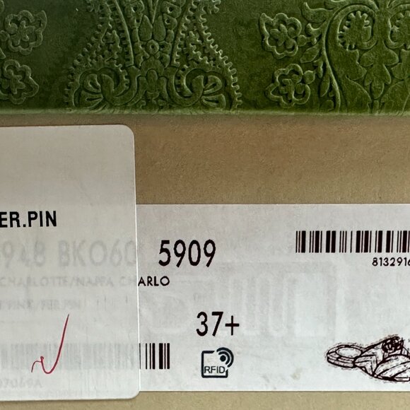 Gucci Marmont GG  Padded Chevron Matelasse Leather Thong Flat Sandals Shoes - Picture 16 of 16